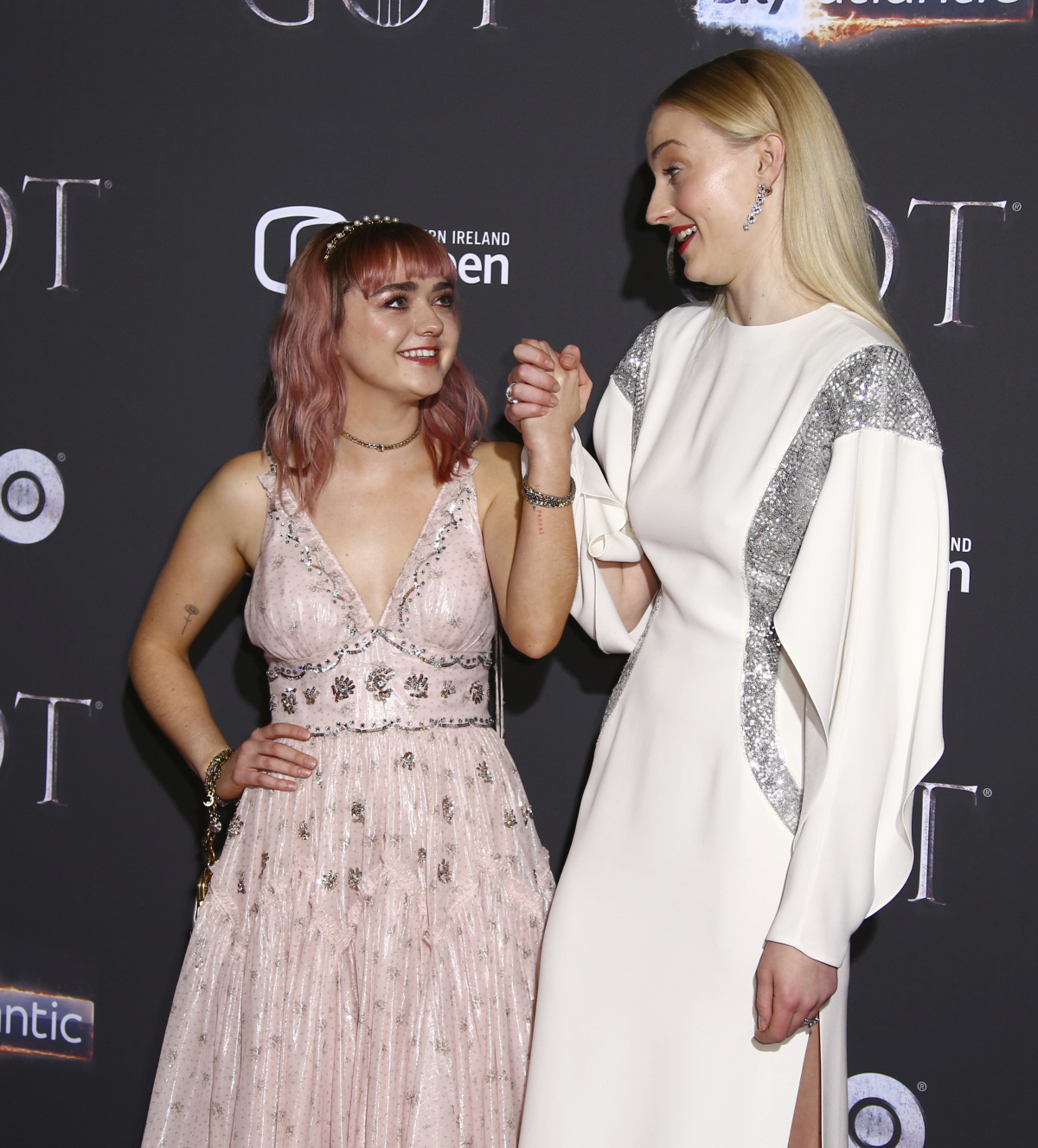 Maisie Williams (vľavo) a Sophie Turner 