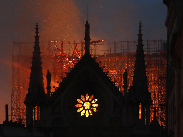 Francúzsko Paríž katedrála Notre Dame požiar