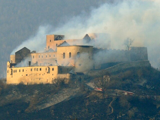 SR Slovensko hrad Krásna Hôrka požiar KEX