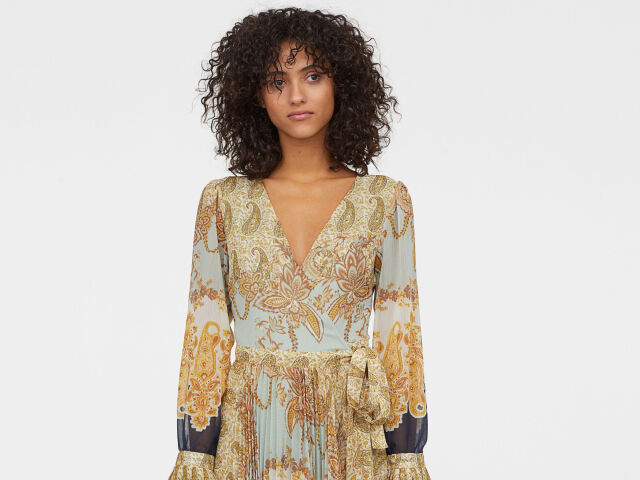 Zavinovacie šaty s barokovým vzorom. Predáva H&M za 59,99 eura. 