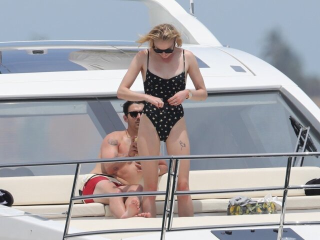 Spevák Joe Jonas a herečka Sophie Turner si spoločne užívali dovolenku v Mexiku na jachte. 