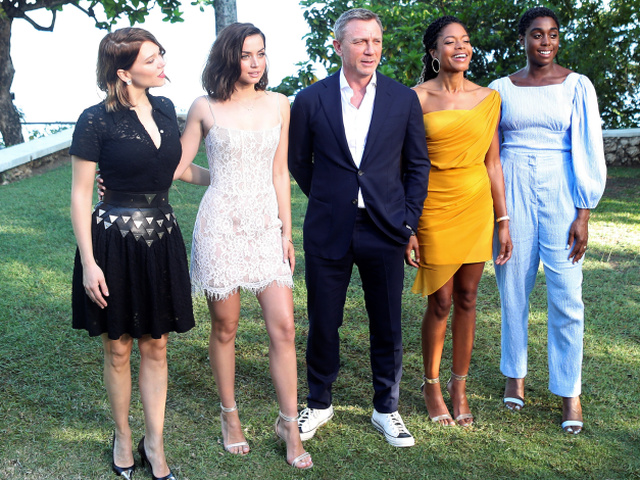 Lea Seydoux, Ana de Armas, herec Daniel Craig a herečky Naomie Harris a Lashana Lynch