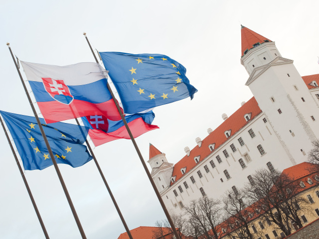 vlajky, hrad, bratislava, slovensko, eú, európska únia