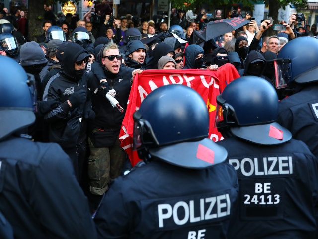 nemecko, prostest, demonštrácia, polícia, kukláč, polizei, berlín