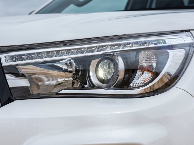 Toyota-Hilux Special Edition-2019-1024-3f
