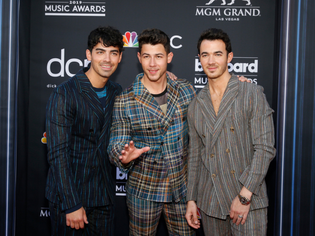 Bratské trio Joe Jonas, Nick Jonas a Kevin Jonas.