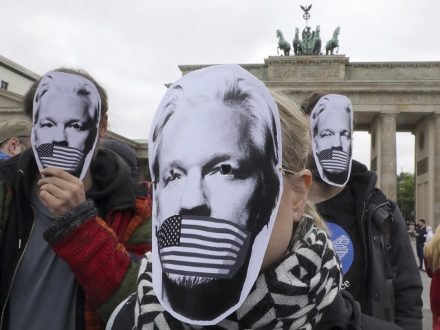 Nemecko / Assange / USA / vydanie / protest