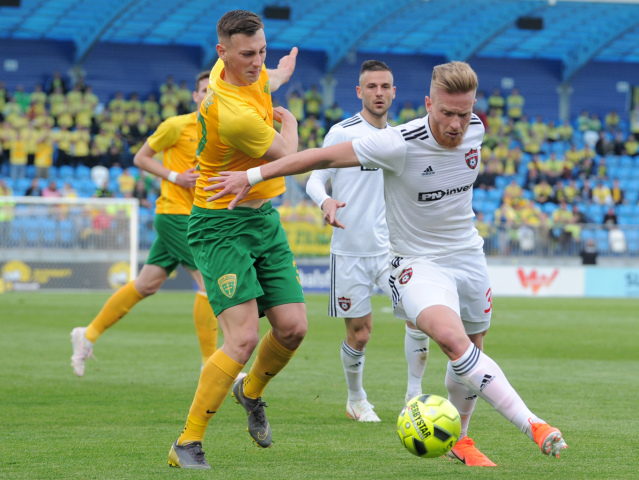 Róbert Boženík, Lucas Lovat