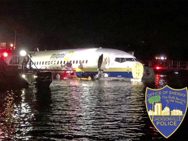 USA, nehoda lietadlo, boeing 737, rieka, florida