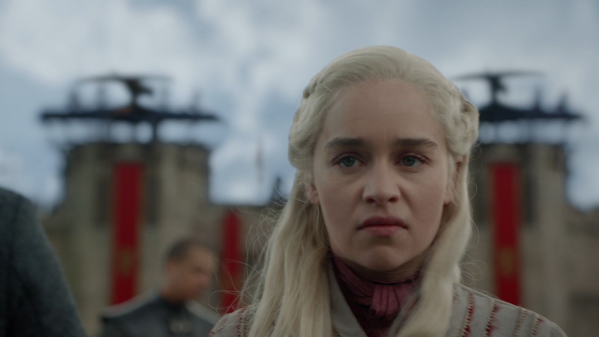 Chladnokrvná poprava najbližšej priateľky bol pre Daenerys posledný klinec. Definitívne stratila trpezlivosť, zábrany, súcit a zdržanlivosť.  Zmocnil sa jej len hnev a túžba po krvi a pomste.