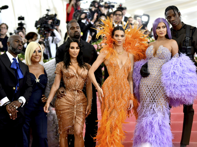 Corey Gamble, Kris Jenner, Kim Kardashian Kanye West, Kendall Jenner, Kylie Jenner a Travis Scott 