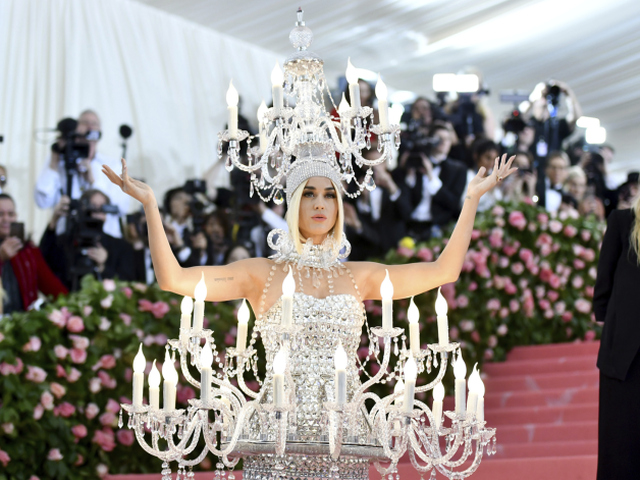 Speváčka Katy Perry v kreácii pod taktovkou ateliéru Moschino. 