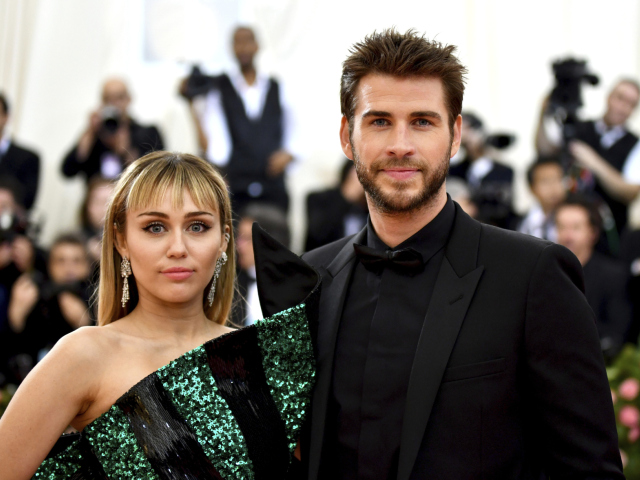 Speváčka Miley Cyrus a jej manžel Liam Hemsworth.