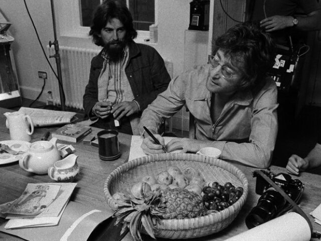 John a Yoko Nad nami len nebo