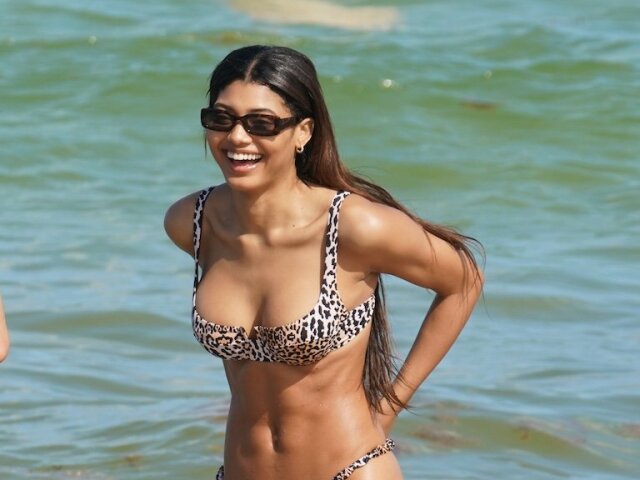 Americká modelka Danielle Herrington sa predviedla v sexy bikinách na pláži v Miami. 