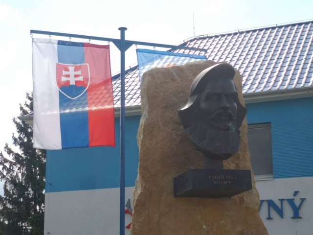 Štúr socha.