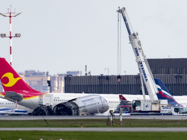 Rusko lietadlo núdzové Aeroflot suchoj superjet 100