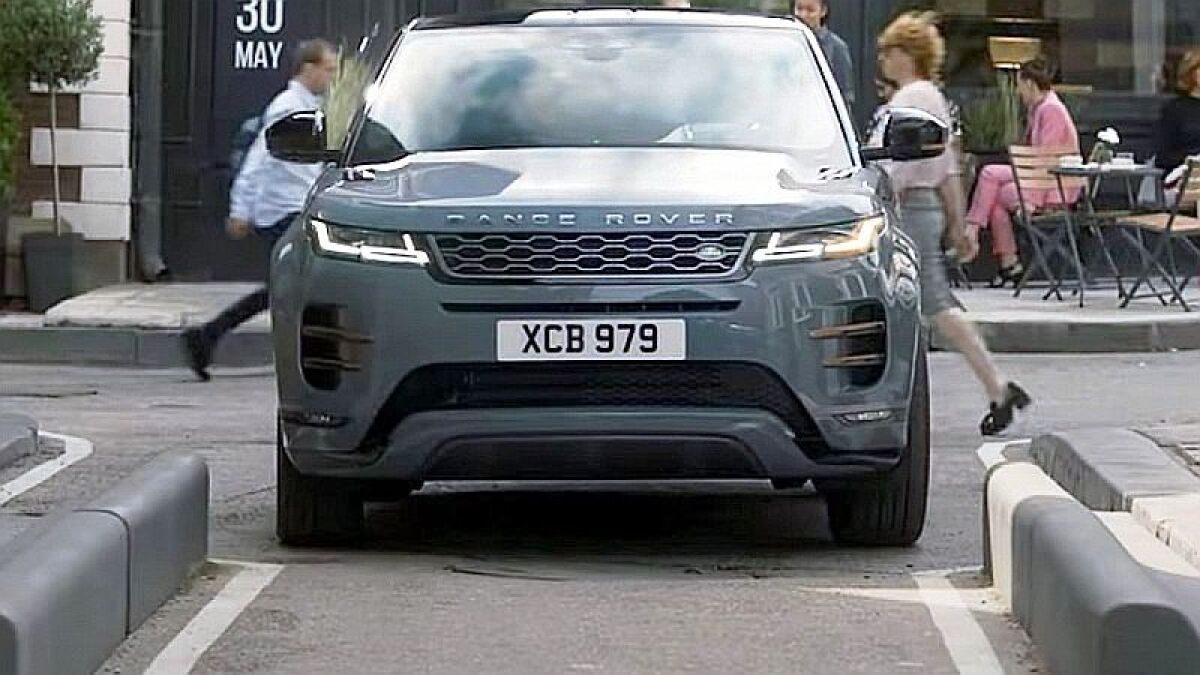 Range Rover Evoque - Ground View 2019