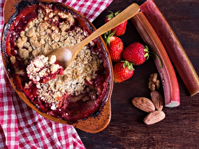 Domáci rebarborový crumble