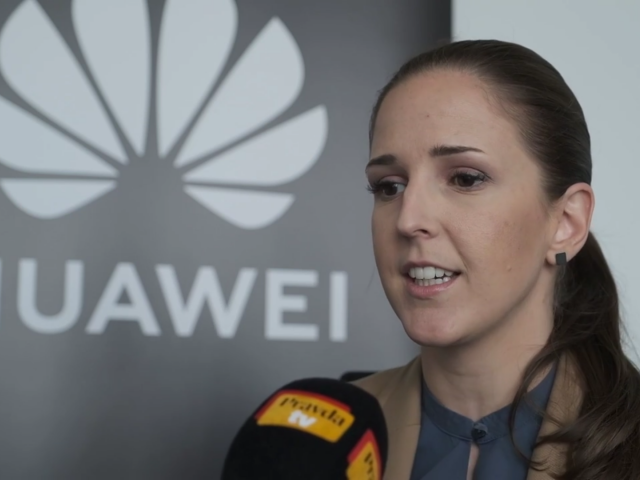 Ela Dekánková huawei