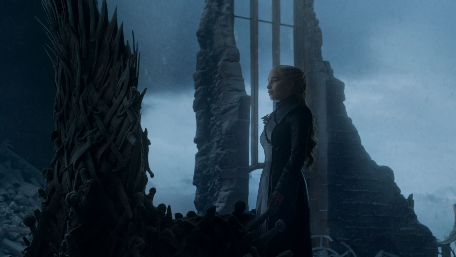 V prvej vízii sa Daenerys nedotkla trónu, jej osud sa oddialil. Teraz sa ho dotkla a spečatila svoj osud.
