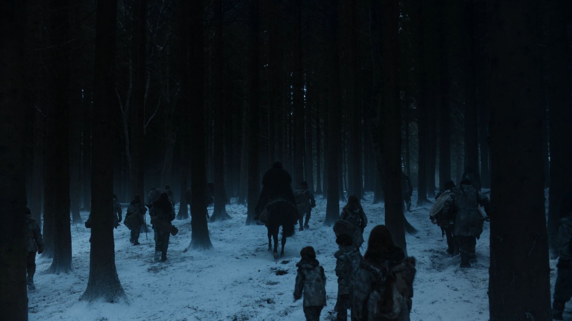 Jon musí žiť v exile. Vrátil sa na miesta, kde bol vždy šťastný. Za Stenu, k Tormundovi a Divokým.