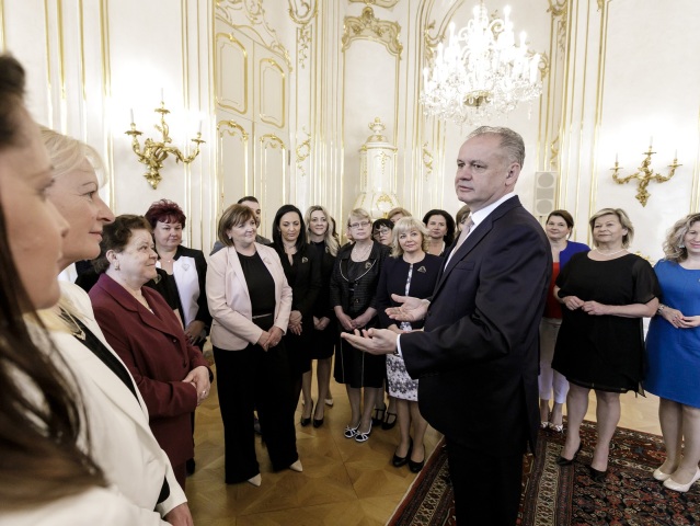 andrej kiska, zdravotné sestry, biele srdce