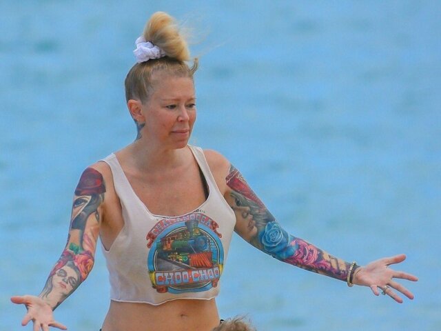 Playmate a tiež bývalá pornohviezda Jenna Jameson na havajskej pláži s dcérkou Batel Lu.