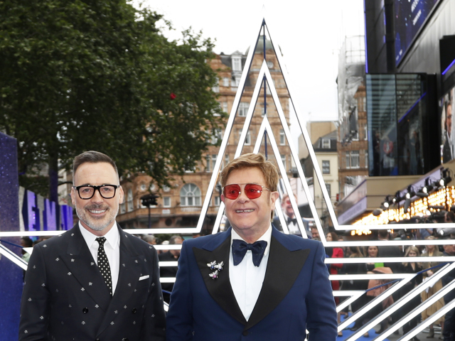 spevák Elton John a jeho manžel, producent David Furnish
