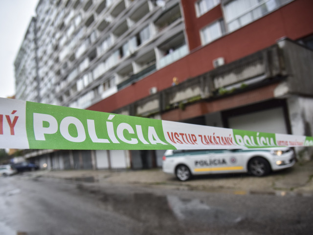 polícia streľba Bratislava Petržalka Holíčska ulica páska