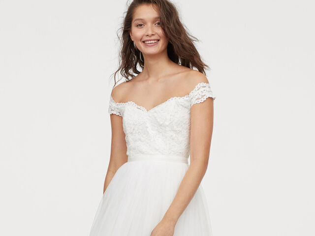 Tylové svadobné šaty s čipkou z kolekcie H&M, predávajú sa za 199 eur.