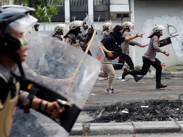 Indonézia / Jakarta / násilnosti /