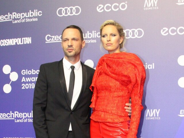 Moderátor Martin Pyco Rausch a česká topmodelka Karolína Kurková.
