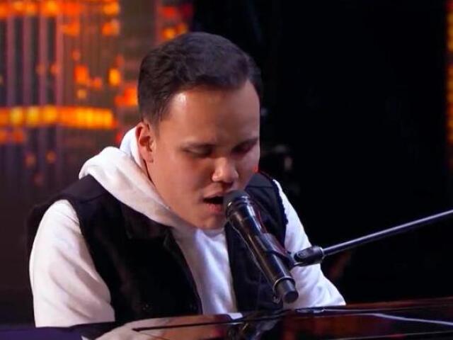 Slepý autistický spevák Kodi Lee uchvátil svojím vystúpením v šou Amerika hľadá talent. 