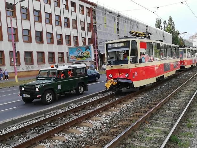 električka nabúraná
