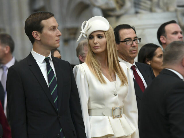 Ivanka Trump a jej manžel Jared Kushner počas návštevy Buckinghamského paláca.