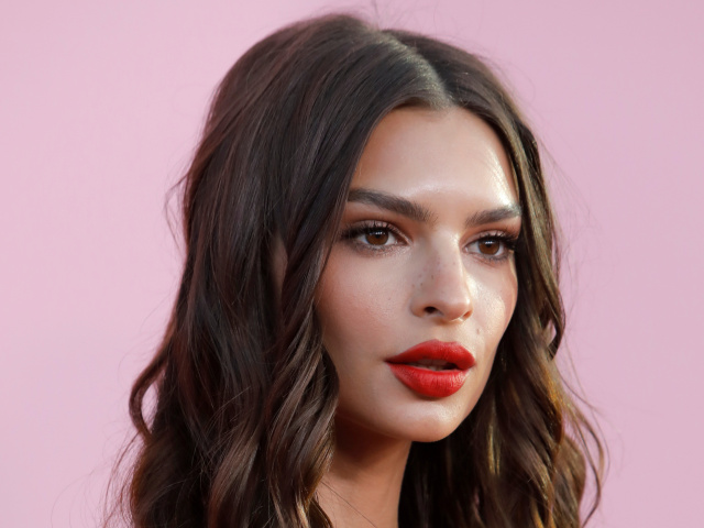 Top 7 lookov z CFDA - Emily Ratajkowski 