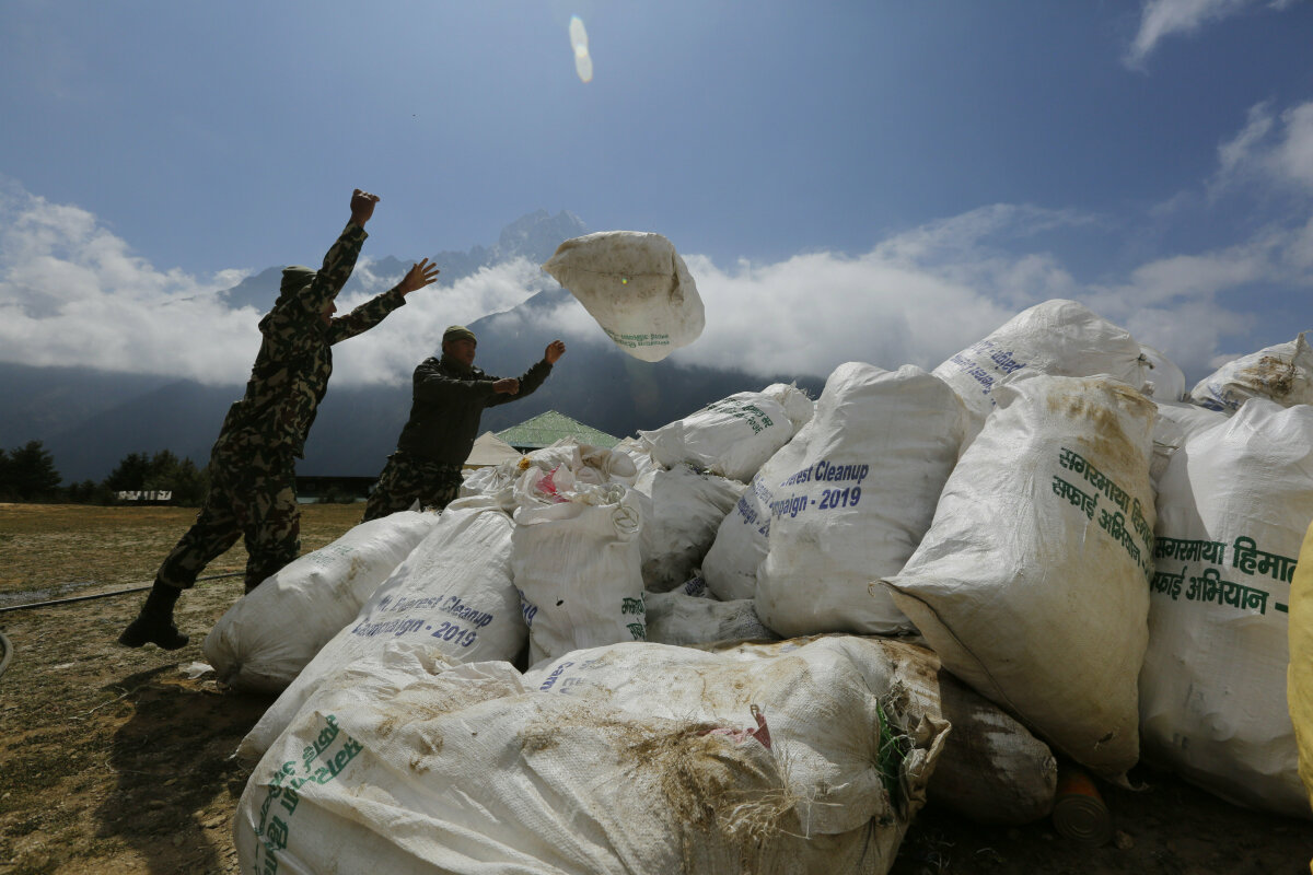 everest, himaláje, odpadky