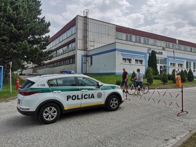 dubnica nad váhom, streľba, firma NaJUS