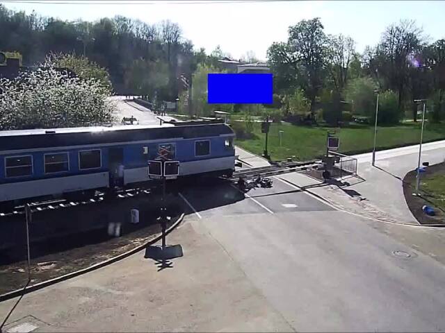 vlak skoro zrazil muža