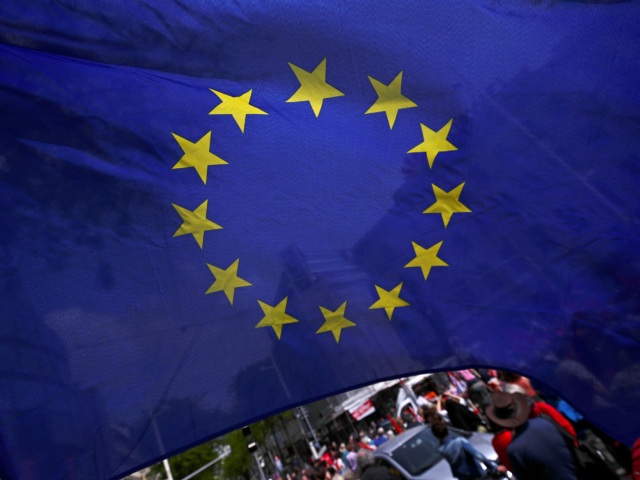 EÚ