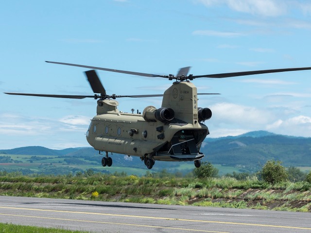 vrtuľník Chinook letisko Pešťany