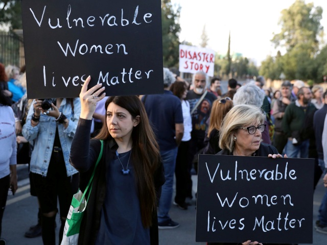 Cyprus / sériový vrah / protest /