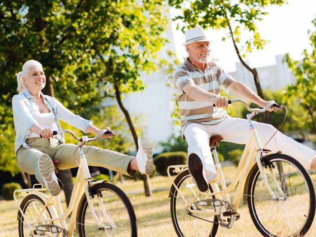 dôchodcovia, bicykel