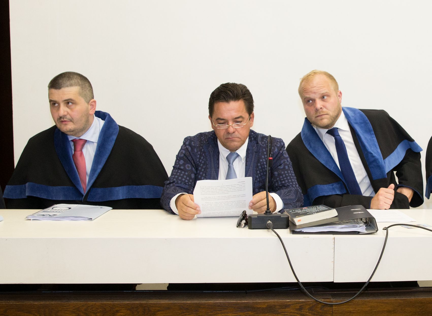 Marian Kočner (v strede) so svojimi obhajcami na Najvyššom súde 28. júna 2018.