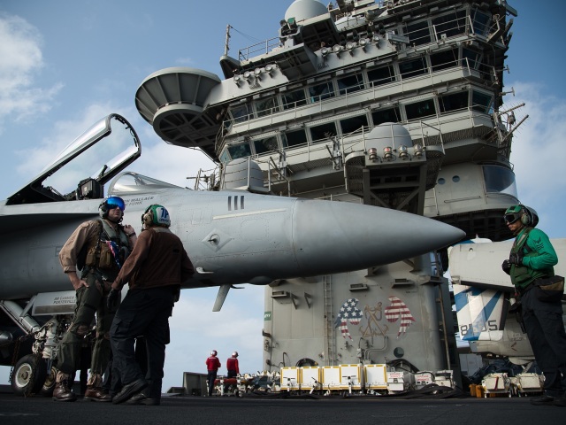 USS Abraham Lincoln, lietadlova, loď, stíhačka, f-18, pilot, vojak, irán, perzský záliv