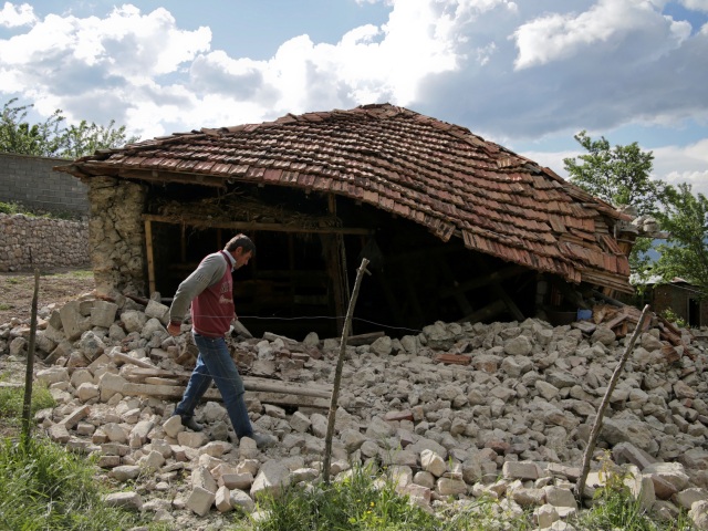 zemestrasenie / Albánsko /
