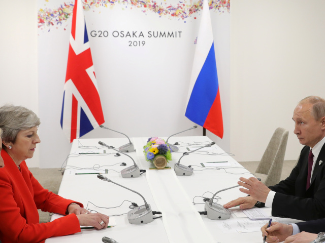 theresa mayová, vladimir putin
