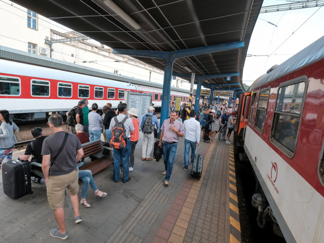 cestovanie turisti zeleznicna Å¾elezniÄnÃ¡ stanica Bratislava v
