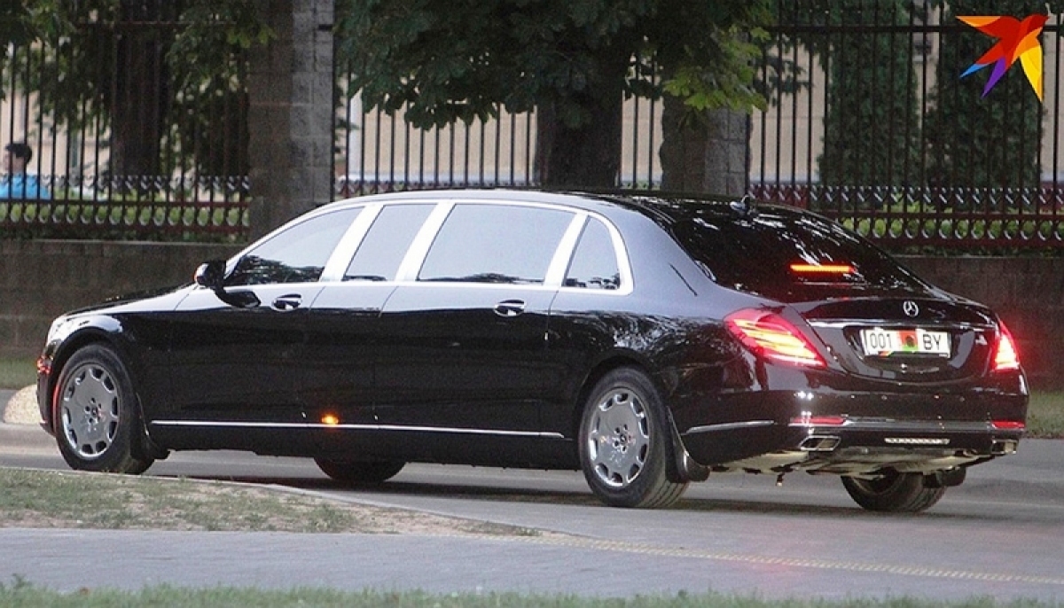 Alexander Lukašenko - Mercedes-Maybach S600 Pullman Guard W222
